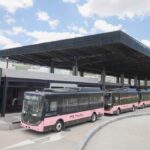 Unidades del Platabús en la terminal de transporte público para la conexión metropolitana Zacatecas Guadalupe