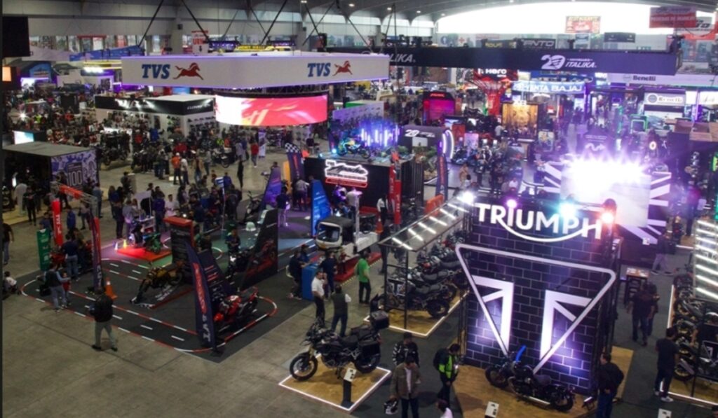 Exposición de motocicletas y marcas en el Salón Internacional de la Motocicleta