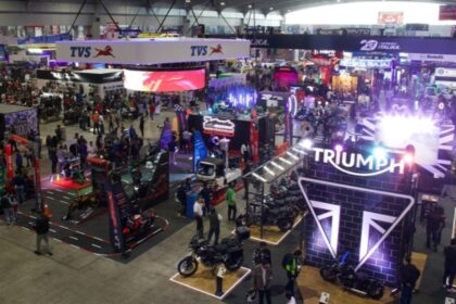 Exposición de motocicletas y marcas en el Salón Internacional de la Motocicleta