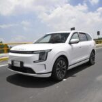 El SUV híbrido enchufable SOUEAST S08 i-DM combina un motor 1.5 turbo con un propulsor eléctrico para desarrollar 342 hp, 388 lb-pie de torque y una autonomía eléctrica de hasta 107 kilómetros bajo el ciclo WLTC.