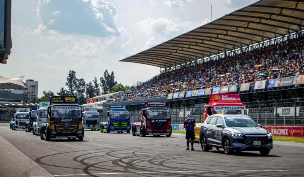 Tractocamiones de Súper Copa durante el Speed Fest 2026 en el Autódromo Hermanos Rodríguez