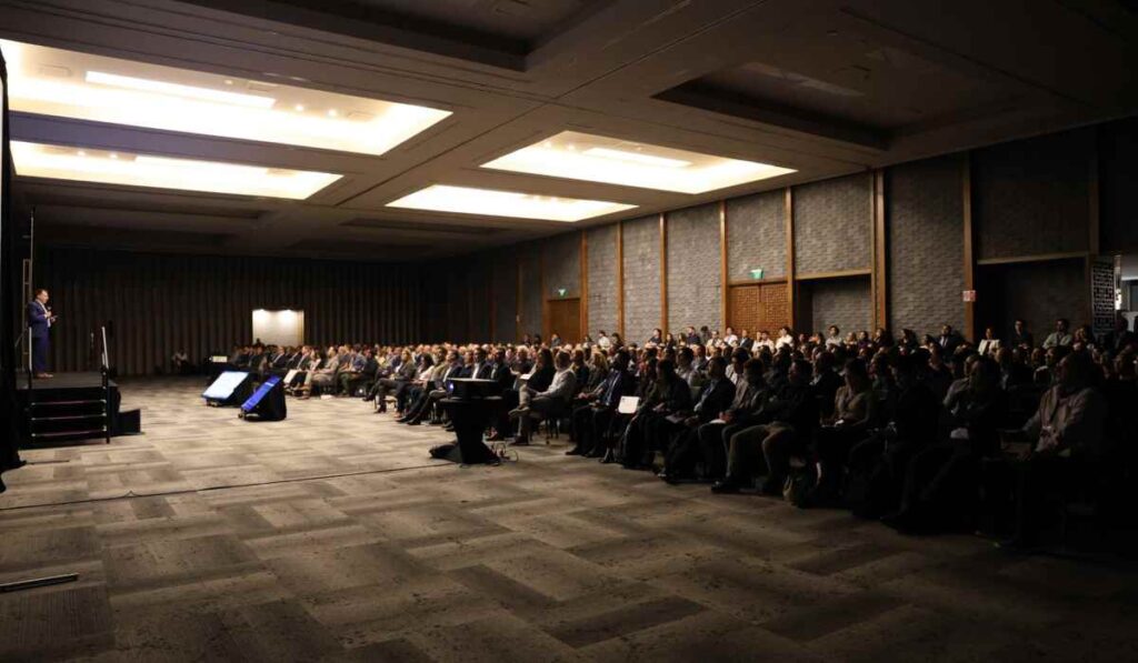 Representantes de proveedores de Stellantis México durante el Mexico Supplier Town Hall 2026