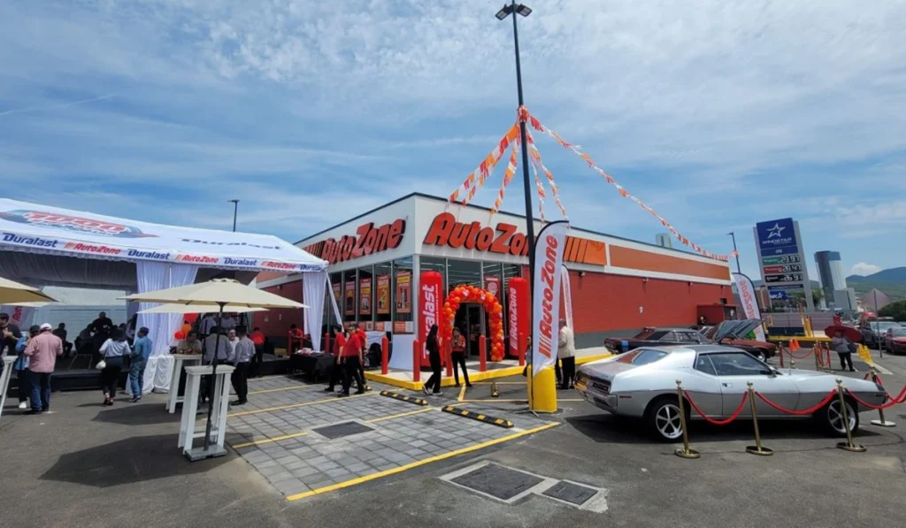 AutoZone-suma-1000-sucursales-en-Mexico-y-construye-Cedis-en-Leon-factor-automotor