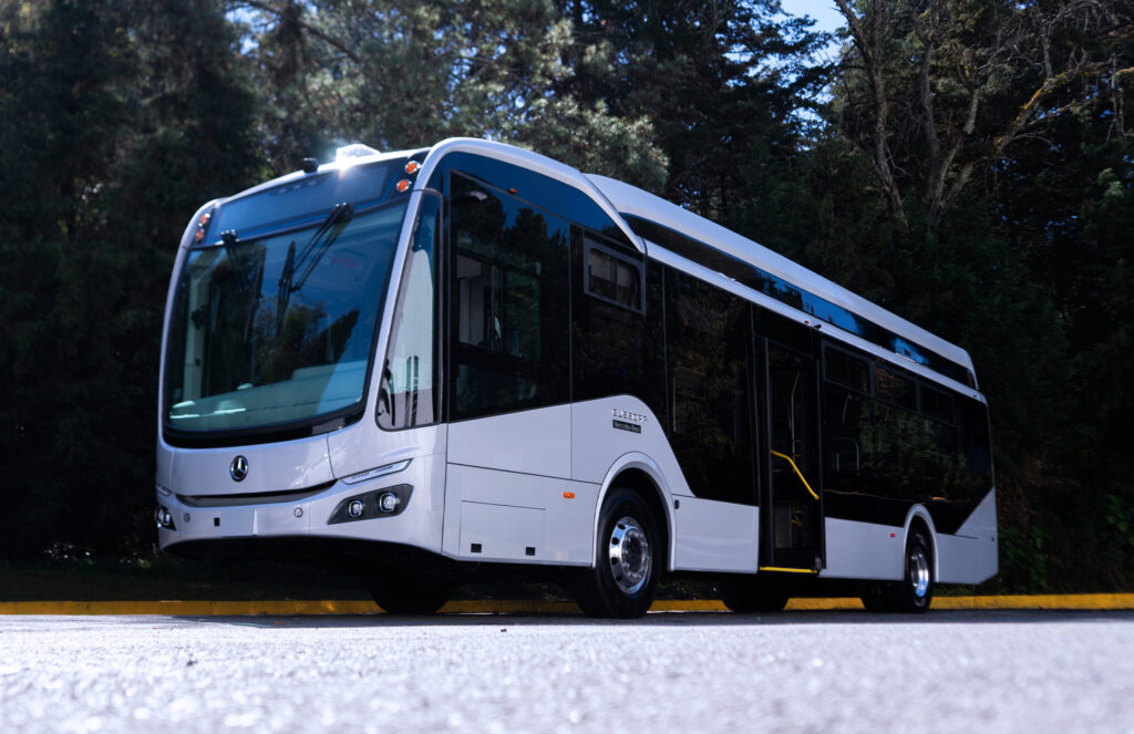 Mercedes-Benz eO500 U 2134 ha sido una gran alternativa para electrificar el transporte de pasajeros en México.