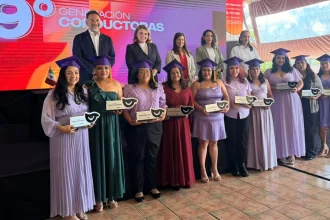 Celebraran-graduacion-de-Conductoras-Scania-en-Guadalajara-factor-automotor