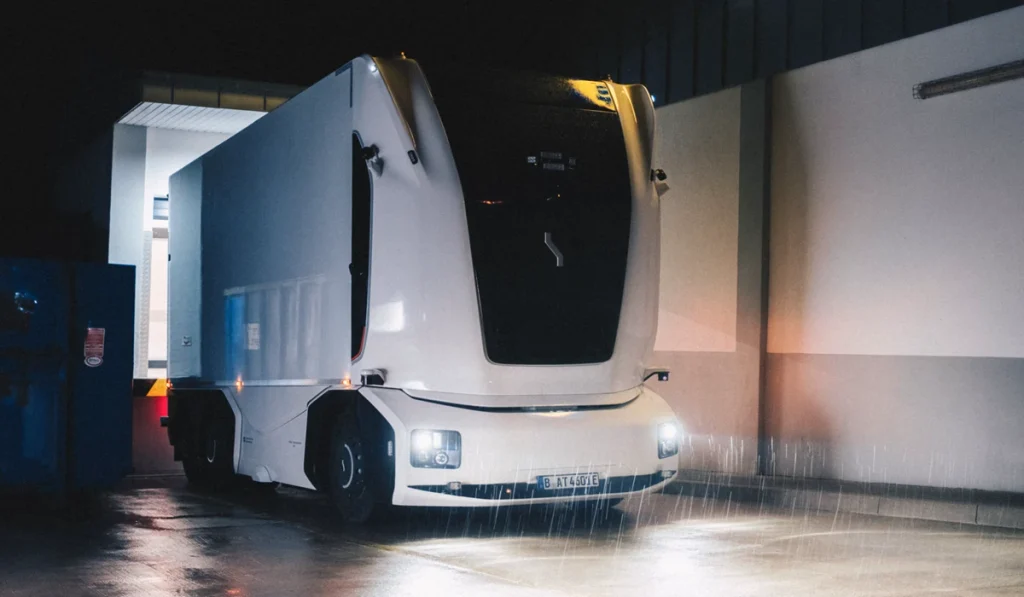 Colaboraciones-estrategicas-aceleran-transporte-autonomo-de-carreteras-Einride-factor-automotor