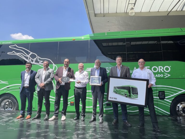 Volvo entrega 30 autobuses V9800 a Mobility ADO