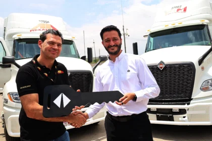 International-entrega-el-LT-S13-numero-150-a-Grupo-MexAmerik-la-flota-reporta-97-de-disponibilidad-Pablo-Ocampo-Merino-Rafael-Alvarenga-Factor-automotor