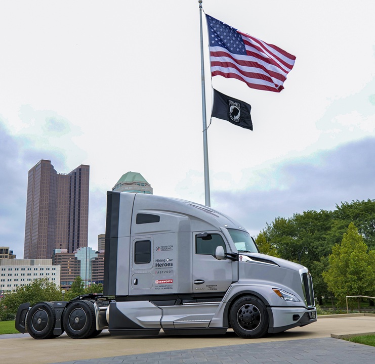 El ganador de "Transition Trucking: Driving for Excellence" se llevará un tractocamión T680 Kenworth.