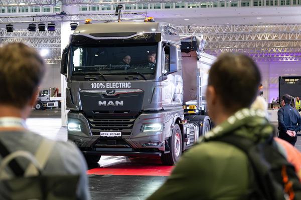 Durante la IAA se presentaron más de mil 580 expositores como MAN o Mercedes Benz.