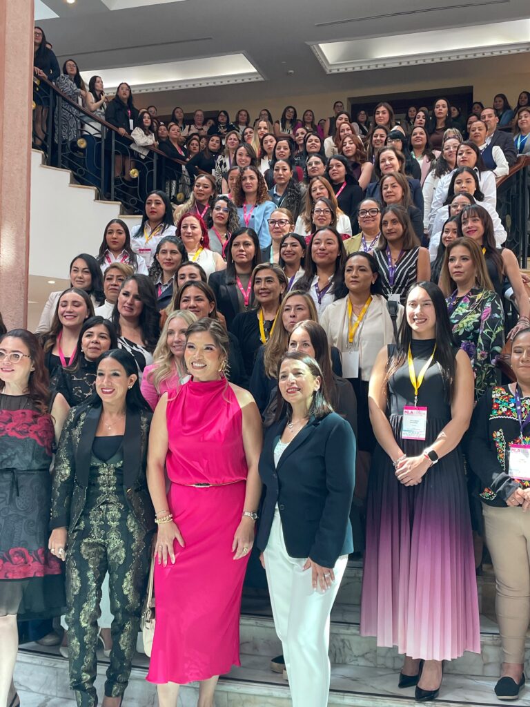 Arlette Casco, fundadora del MLA junto a Eva Guerrera (izq.) de Transportes Kukulkán y Luz Elena Jurado, exejecutiva de Volvo Truck.