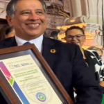 Marco Ribera, gerente senior de Estrategia Ambiental de Nissan Mexicana, fue el encargado de recibir la distinción en representación de la empresa.