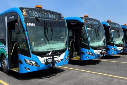 Querétaro moderniza el transporte de pasajeros con nuevos autobuses Mercedes-Benz.