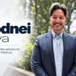 Rodnei Silva, nuevo director de Mercadotecnia y Relaciones Públicas de GWM México, sonriendo al aire libre con vegetación de fondo.