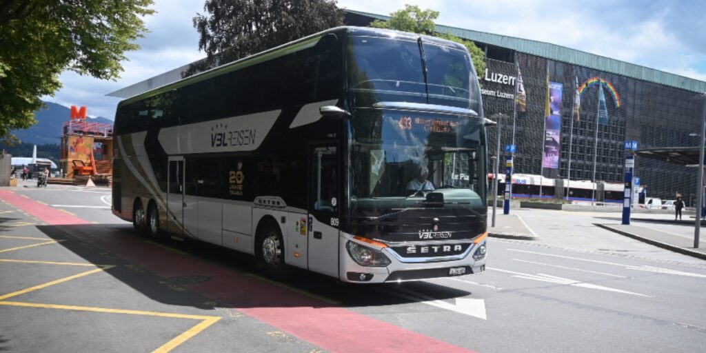 Setra S 531 DT es empleado en las rutas de larga distancia en Europa para el turismo VIP.