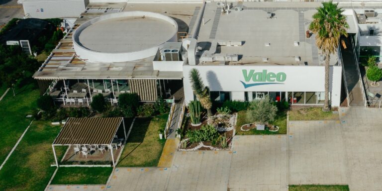 Valeo acelera su descarbonización con energías renovables y economía circular