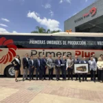 Volvo-Buses-entrega-la-nueva-generacion-del-9800-a-Grupo-Flecha-Amarilla-Primera-Plus-restrenara-26-unidades-Factor-Automotor.