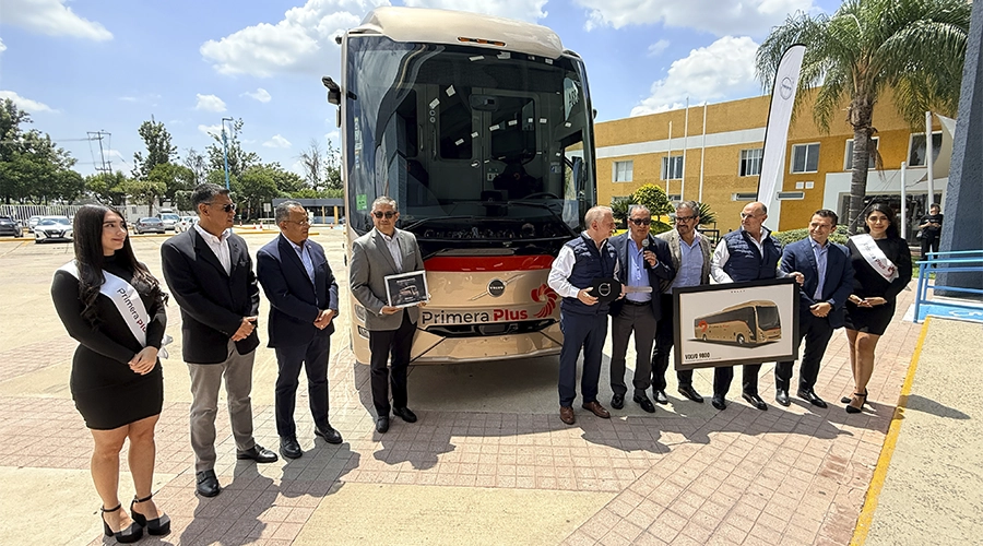 Entrega del Volvo 9800 a Grupo Flecha Amarilla para Primera Plus