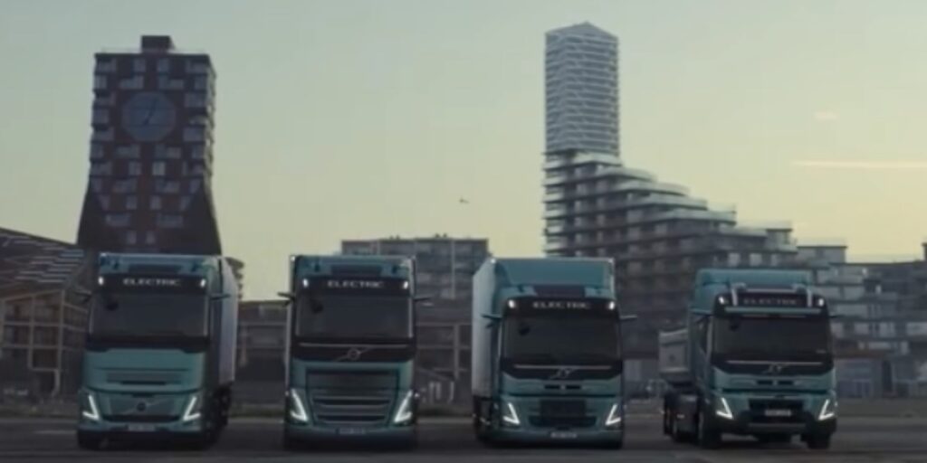 Los camiones presentados por Volvo tienen una autonomía de 430 km y en el caso de Aero Electric, el rango extendido llega hasta los 700 kilómetros.