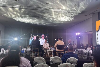 Panel de especialistas durante el Décimo Congreso Nacional de Seguridad Vial con la participación de Joel Ramírez de Webfleet.