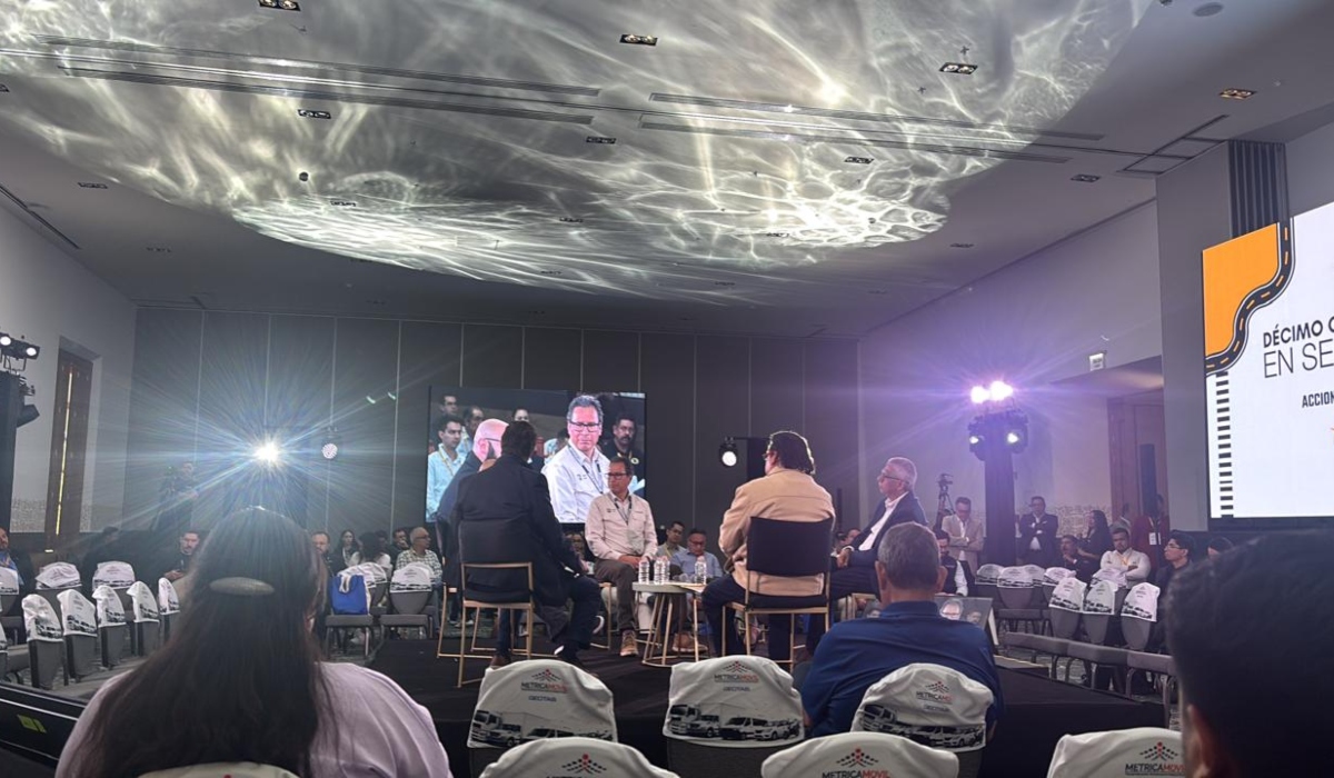 Panel de especialistas durante el Décimo Congreso Nacional de Seguridad Vial con la participación de Joel Ramírez de Webfleet.