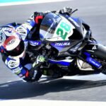 Piloto de ITALIKA Racing con el número 28 inclinando su motocicleta deportiva en una curva del Circuito Ricardo Tormo durante el ESBK.
