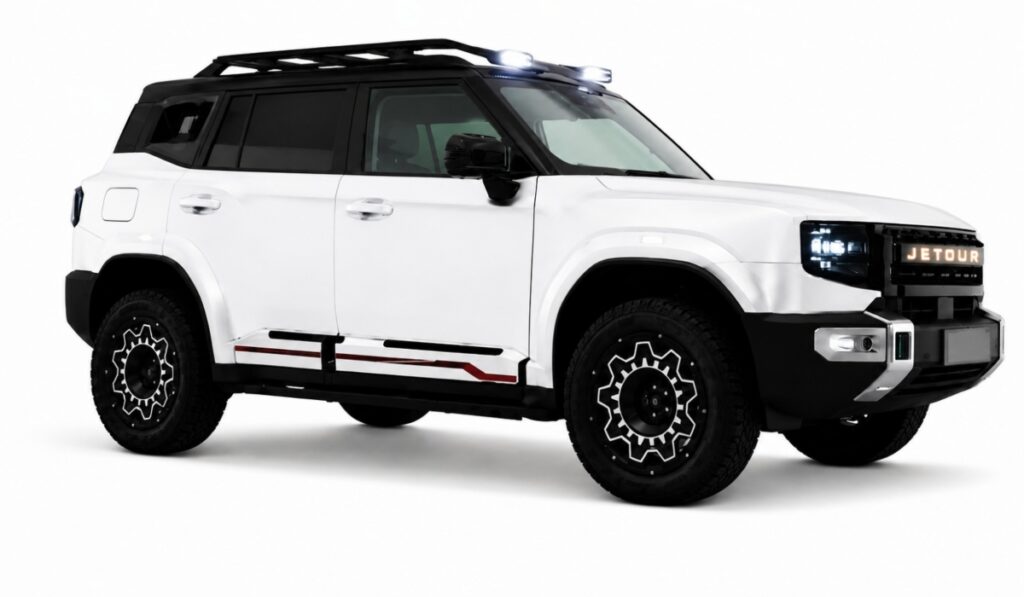 SUV blanca JETOUR con accesorios de personalización que incluyen rack de techo con luces auxiliares y rines especiales de todoterreno.