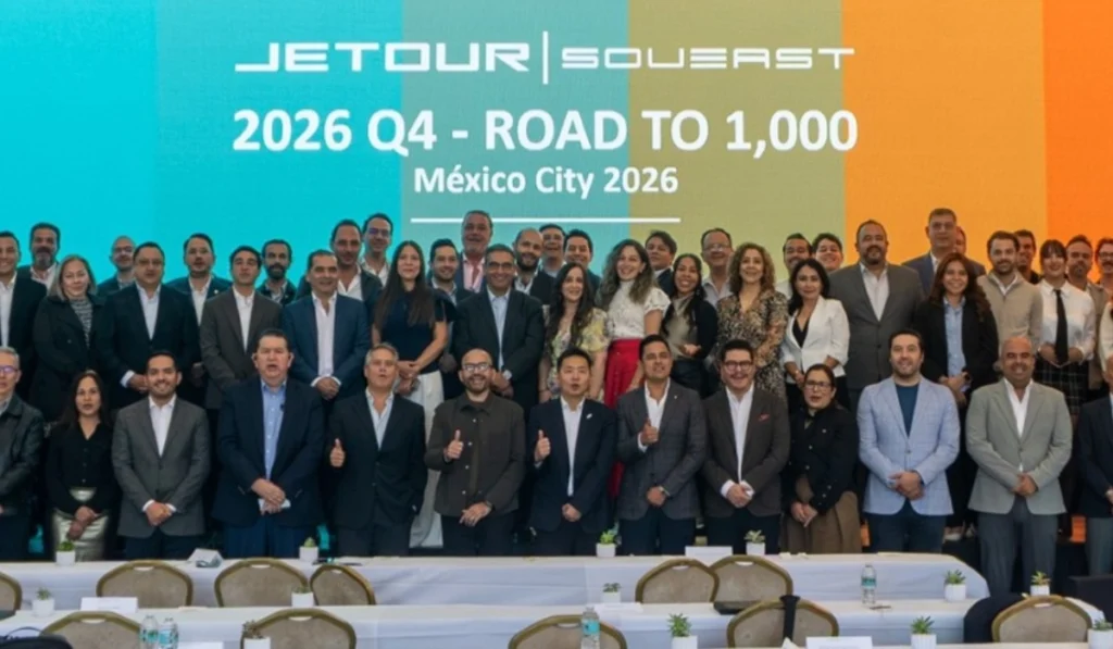 Equipo directivo y colaboradores de Jetour y Soueast reunidos en México durante el evento estratégico "2026 Q4 - Road to 1,000".