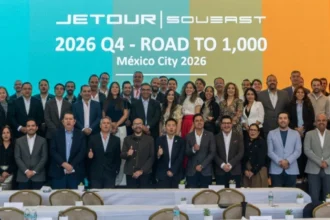 Equipo directivo y colaboradores de Jetour y Soueast reunidos en México durante el evento estratégico "2026 Q4 - Road to 1,000".