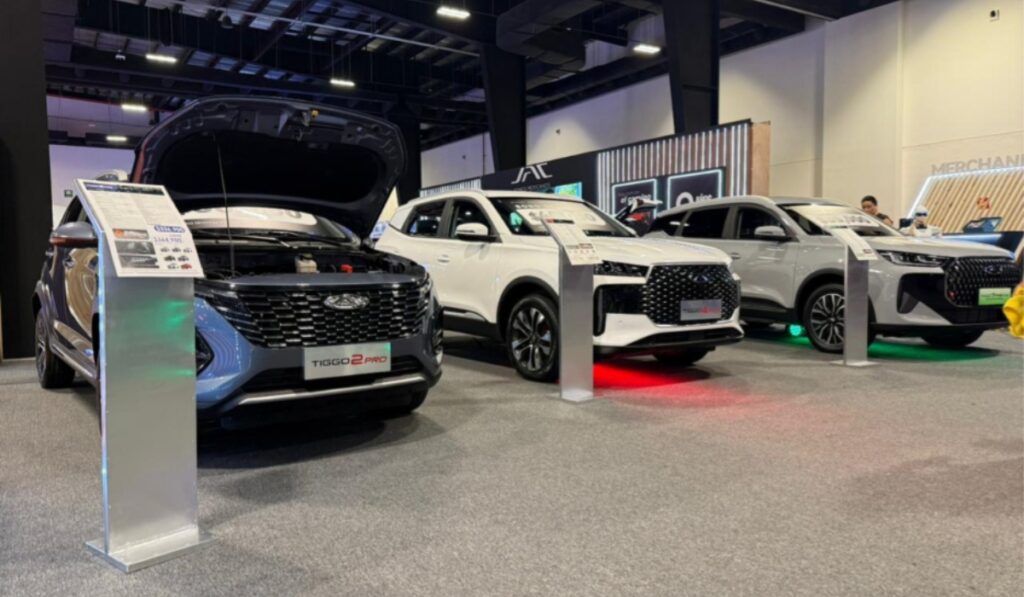 Chirey Tiggo 2 PRO en exhibición durante el Salón del Automóvil Yucatán 2026