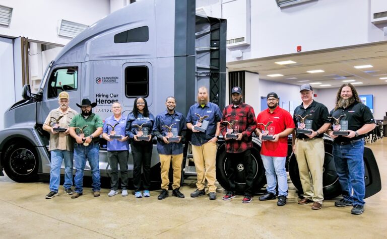 Kenworth impulsa la incorporación de exmilitares al autotransporte en Estados Unidos