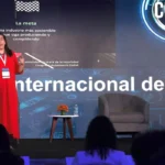 Gema Sacristan, socia líder de sostenibilidad y cambio climático de Deloitte Spanish-Latam, durante su conferencia sobre la revolución verde y la sostenibilidad automotriz.