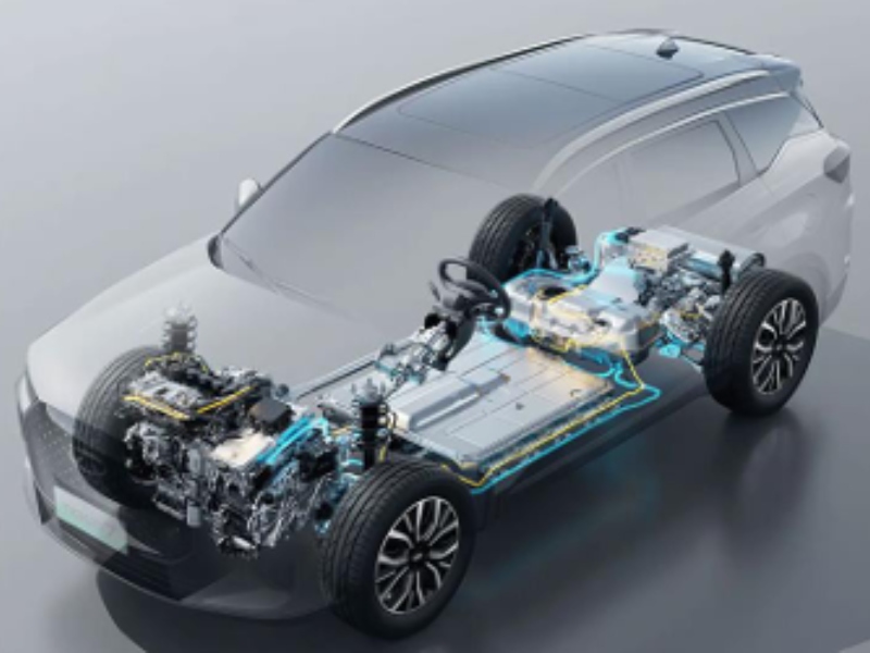 Render conceptual en rayos X del chasis de la SUV JAECOO 7 SHS mostrando su motor de combustión, batería plana e inversor eléctrico.