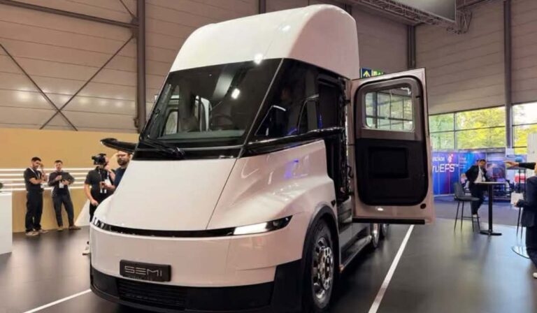 Tesla Semi llega a Europa con 550 kilómetros de autonomía y carga de hasta 800 kW