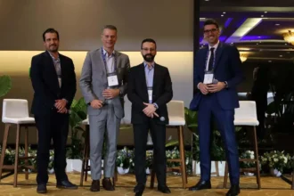 Especialistas participando en el panel sobre vehículos usados durante el Fleet Latam Summit 2026.
