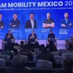 Panel de logística B2B y última milla en LATAM Mobility México 2026, con Andrés Cortés Parra, Manuel Genel, Renato del Val, Ricardo Romanelli y Andrés García Factor automotor