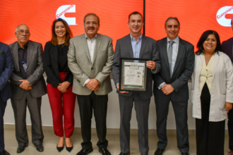 Cummins recibe distintivo ELSSA