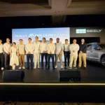 Directivos y representantes de Geely México durante la presentación de Monjaro EM-i en Acapulco. Entre los participantes del evento estuvieron Bryan Wu, director general de Geely México; Ricardo Arvizu, director de Producto; Ricardo González Blancas, director de Mercadotecnia y Comunicación; y Francisco Esquivel, responsable de Relaciones Públicas y Responsabilidad Social, además de representantes de la red de concesionarios