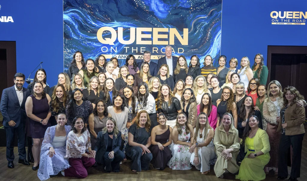 Mujeres-clientes-y-transporte-Scania-celebra-10-anos-de-Queen-on-the-Road-factor-automotor