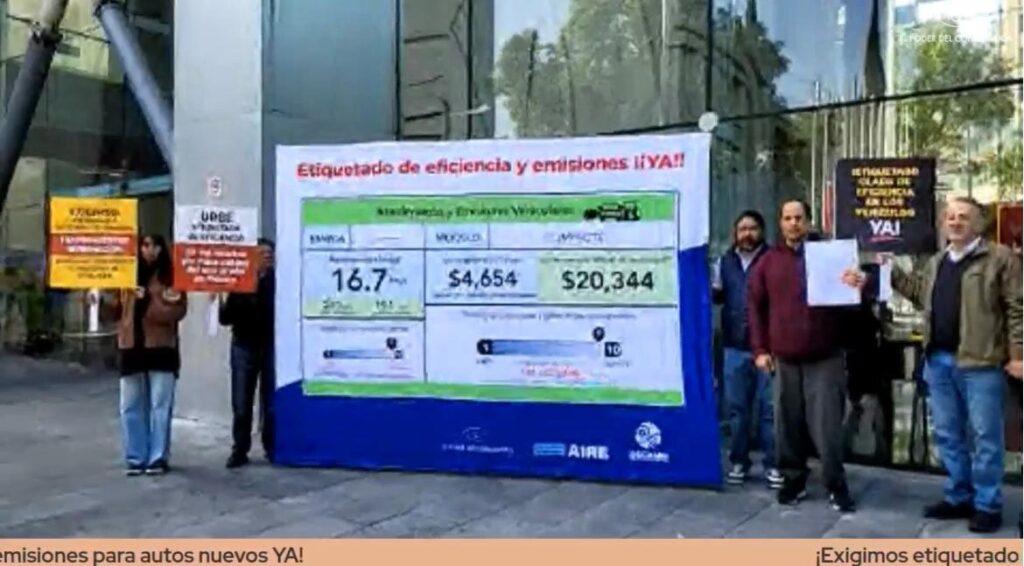 Miembros del Poder del Consumidor aseguran que el etiquetado de rendimiento ayuda a reducir las emisiones de CO2 y a mejorar el gasto familiar en cuanto a vehículos.