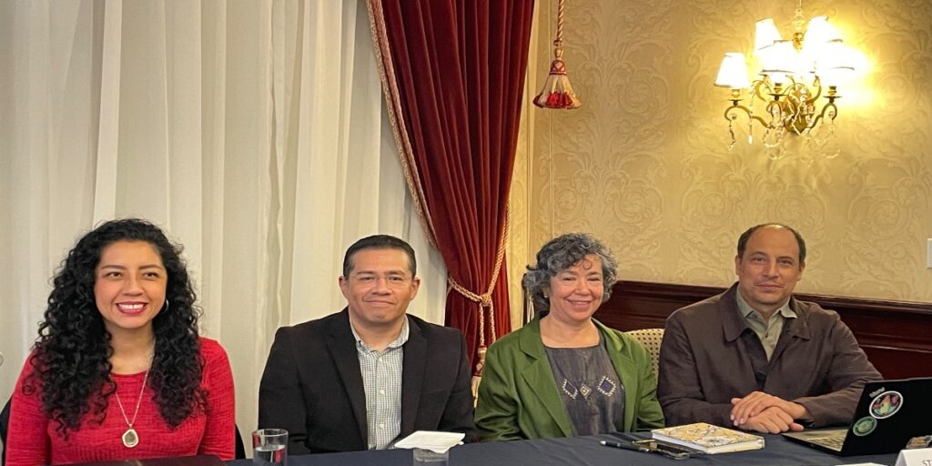 Denise Rojas, del Poder del Consumidor; Iván Islas, director de Economía de WRI México; Beatriz Cárdenas, WRI México, y Stephan Brodziak, del Poder del Consumidor.