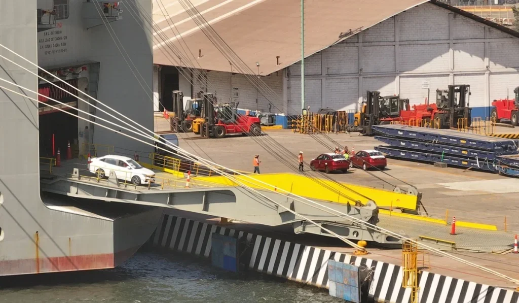 Puerto-Lazaro-Cardenas-movilizo-531-mil-182-vehiculos-entre-enero-y-septiembre-factor-automotor
