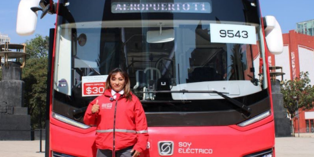 Ruta Quetzalcóatl: Primer Metrobús operador por mujeres en CDMX