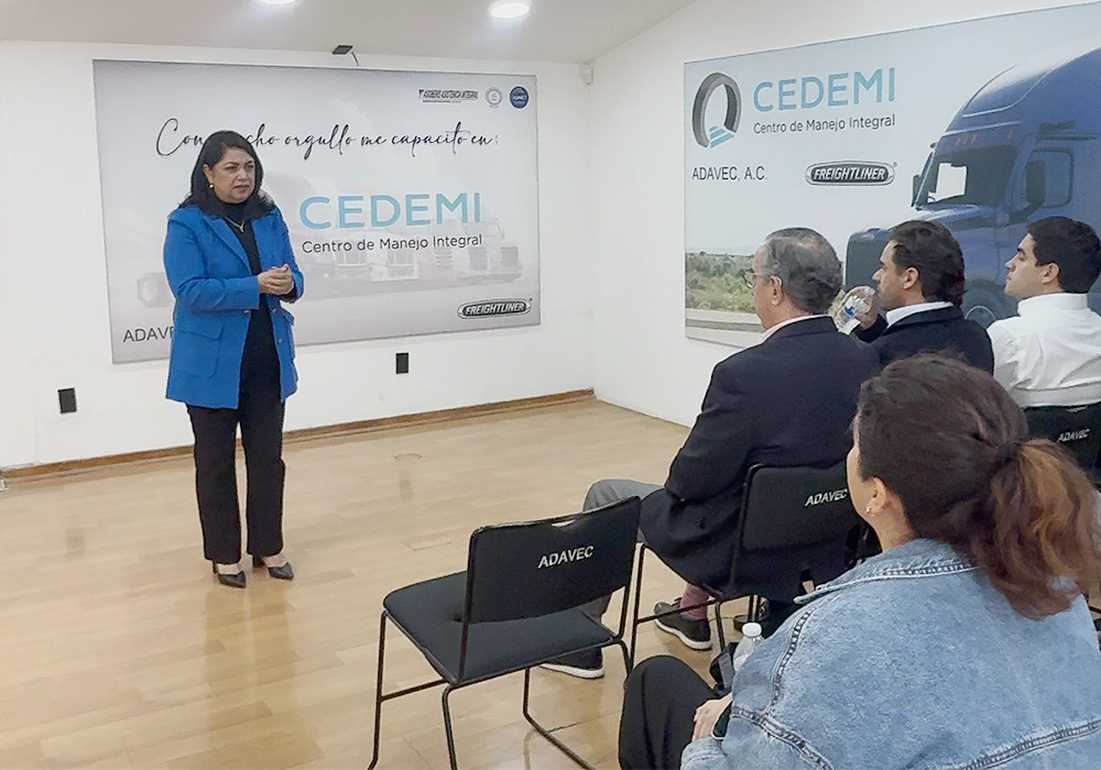 Angélica Martínez, subdirectora de CEDEMI, durante su intervención ante los asistentes al inicio de la tercera generación de Mujeres al Volante