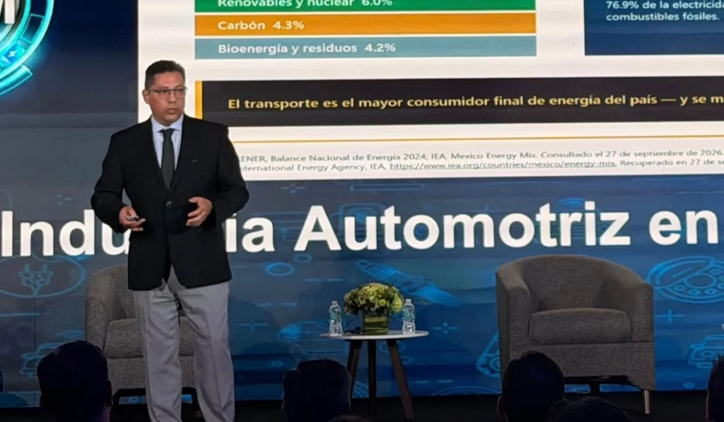 Jorge Machuca, director de Engine Business Hispanic America de Cummins, durante su ponencia en el CIIAM 2026 sobre la descarbonización del autotransporte.