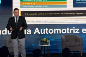 Jorge Machuca, director de Engine Business Hispanic America de Cummins, durante su ponencia en el CIIAM 2026 sobre la descarbonización del autotransporte.