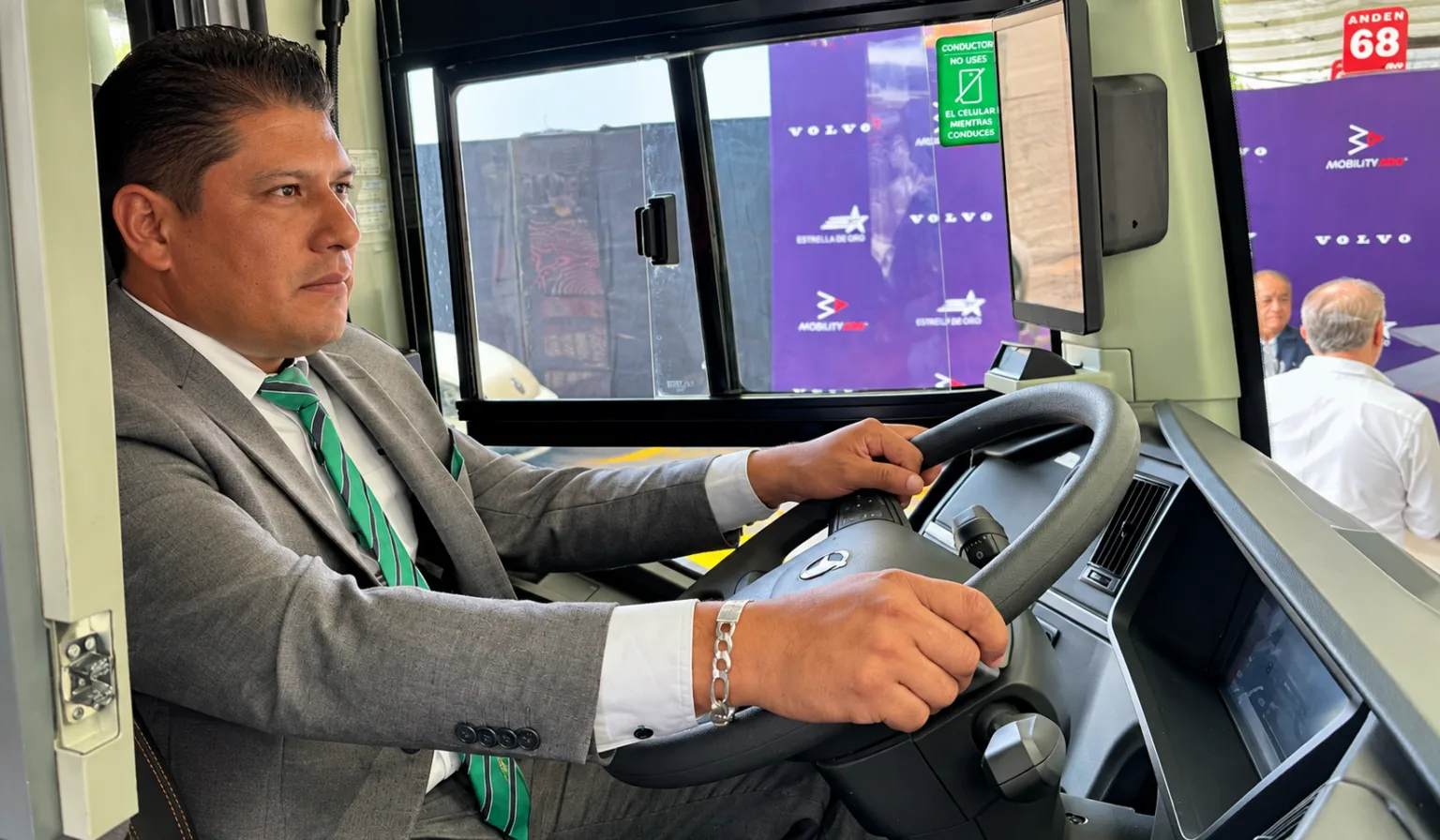 V9800: La modernidad llega al transporte de pasajeros