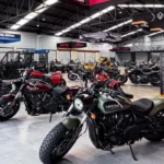 Exhibición de motocicletas Indian Motorcycle dentro de una de las nuevas sucursales en el Valle de México.