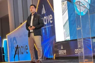 Jonathan Solís, director de Nuevos Negocios para América Latina de Geotab, durante su ponencia sobre inteligencia artificial en el 10° Foro AMAVe.