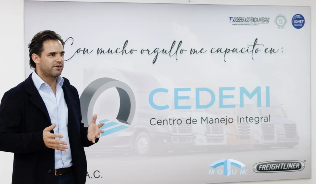 Pedro Rivera, CEO de TecnoMotum, durante el inicio de la tercera generación de Mujeres al Volante en CEDEMI.